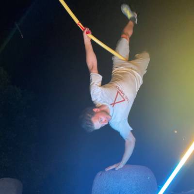 night_handplant_tatze.jpg